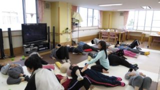 山梨ヨガのこうちゃん、東京でヨガビリークラスの体験です