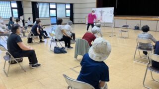 7月の昭和町「これから」教室で背骨C体操しました